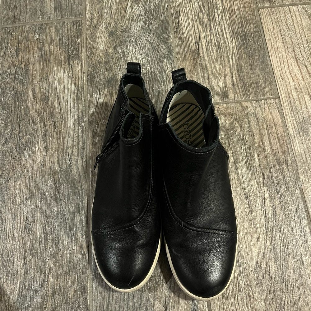 Taos leather bootie for women